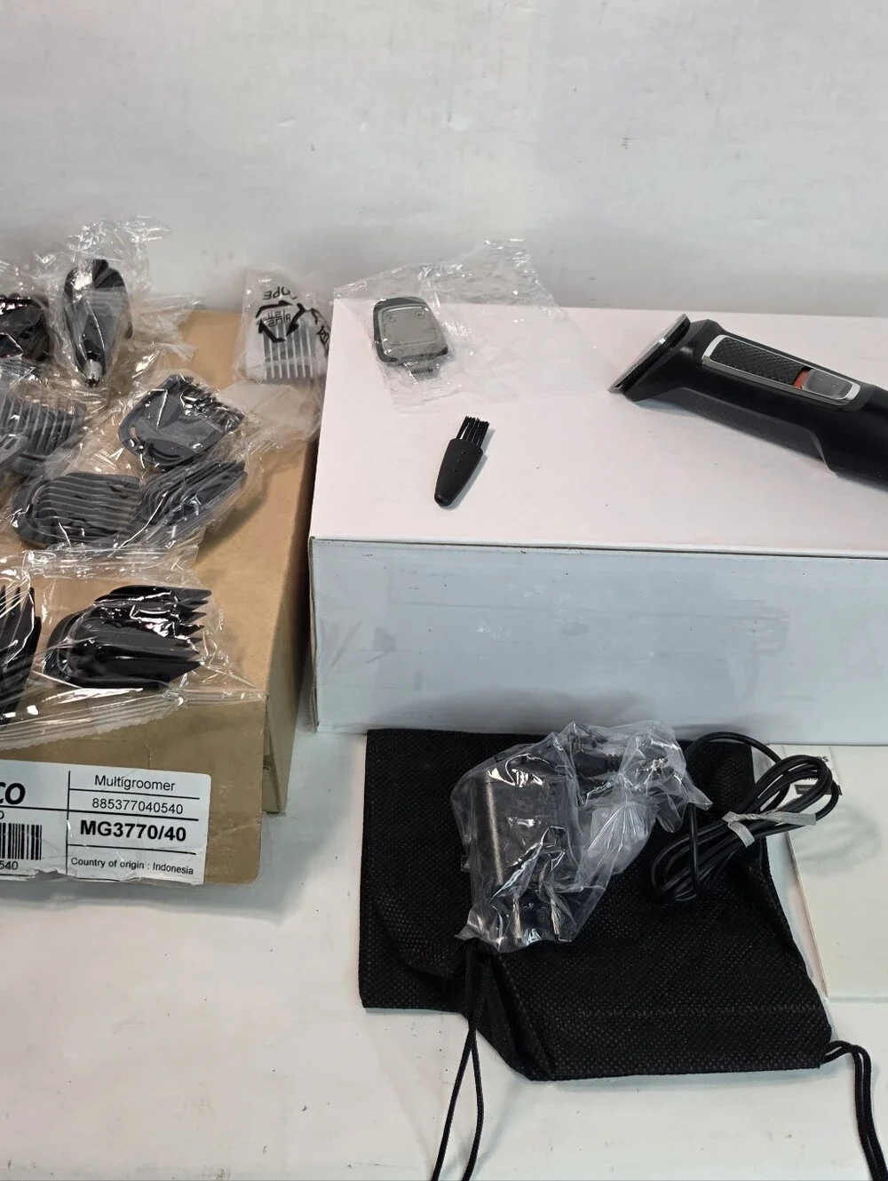 Philips Norelco MG3770/40.  Multi-groom w/10 Attachments (NOB)